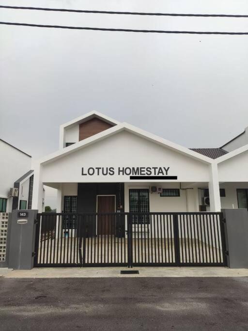 Free Disney Hotstar Private Pool Lotus Homestay Alor Setar For Musllm Exterior foto